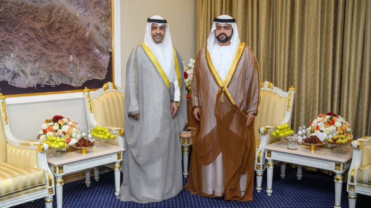 محمد الشرقي خلال استقباله علي الذايدي
