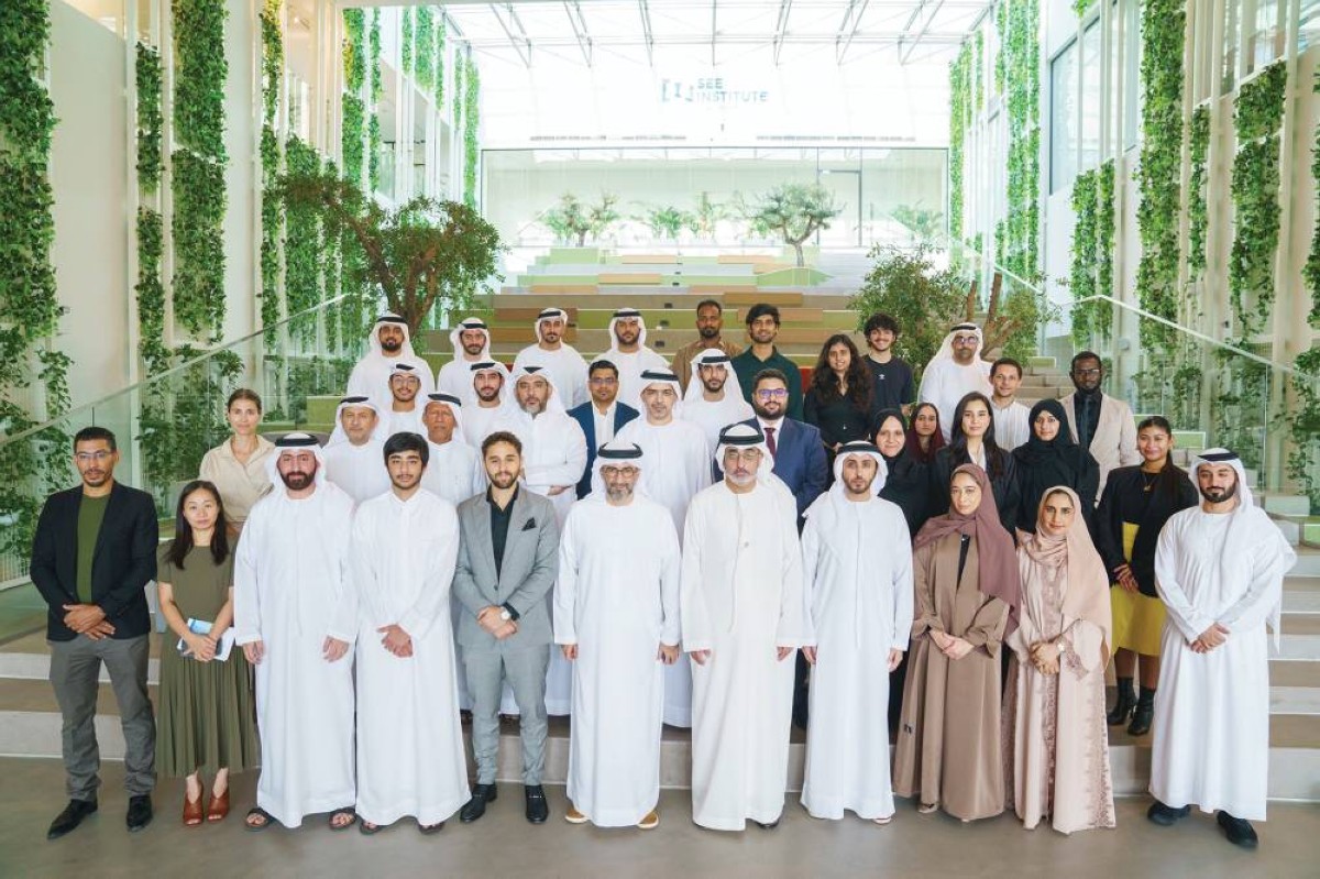 عبد الباسط الجناحي والمشاركون في برنامجي «مسرعات» و«حاضنات» الأعمال خلال الإعلان عن اختيار الشركات
