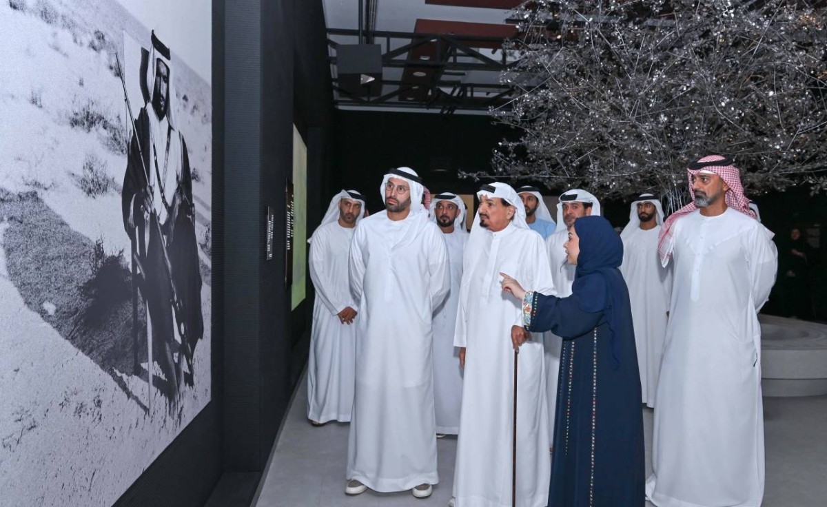حاكم عجمان وعمار النعيمي خلال الجولة
