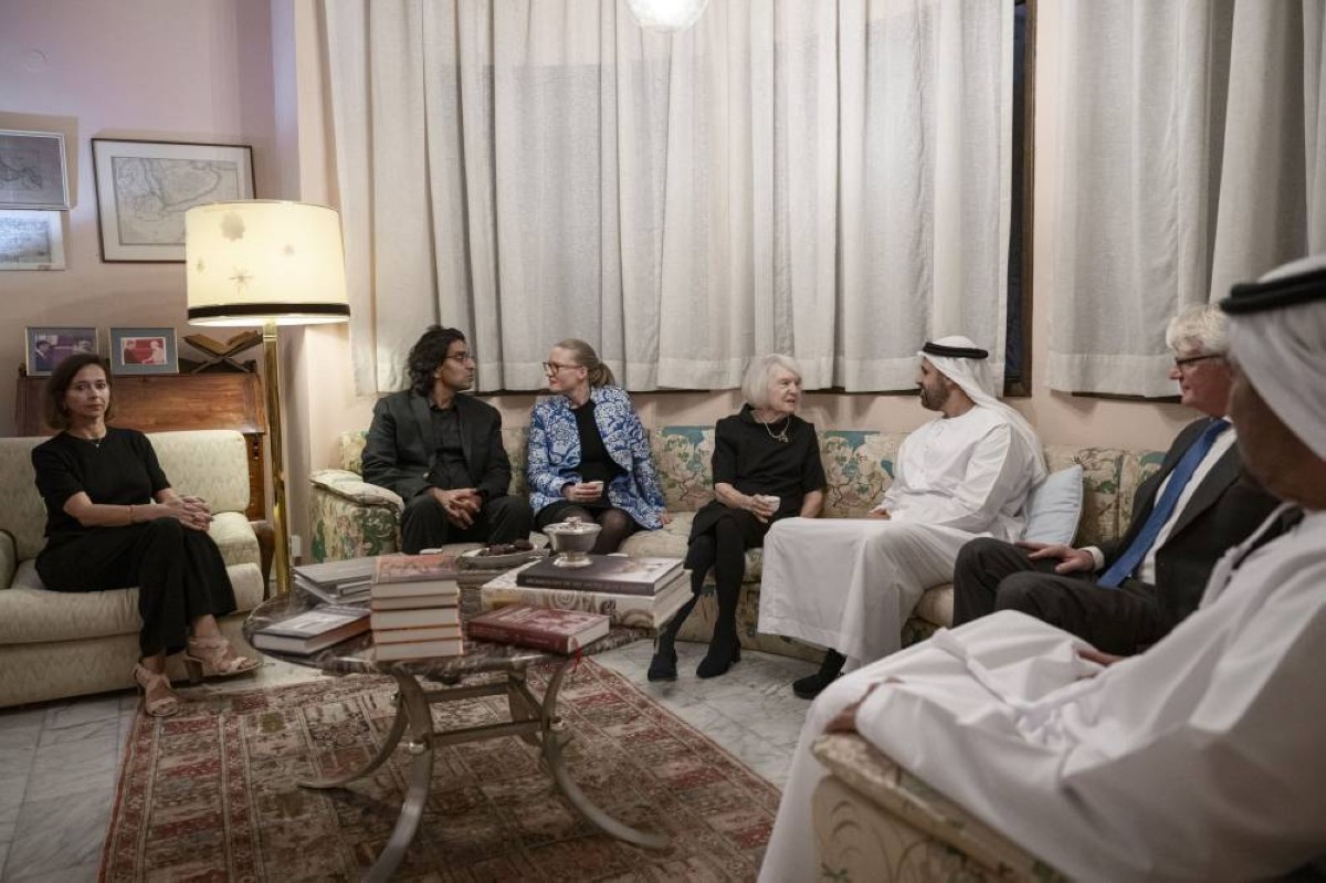 ذياب بن محمد خلال تقديم واجب العزاء