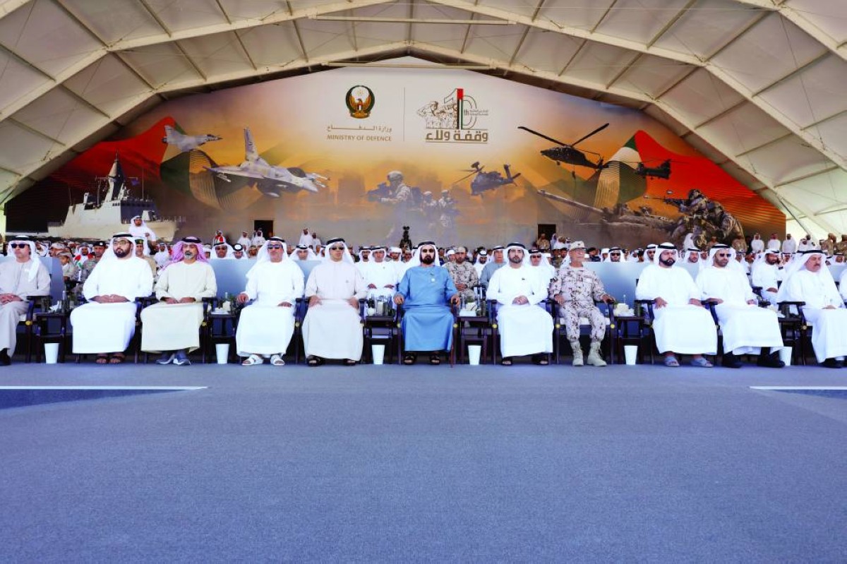 

محمد بن راشد ومنصور بن زايد وحمدان بن محمد وهزاع بن زايد وعمار النعيمي ومحمد الشرقي وراشد المعلا ومحمد بن سعود وصقر غباش ومحمد المزروعي وعيسى المزروعي وعدد من المسؤولين 