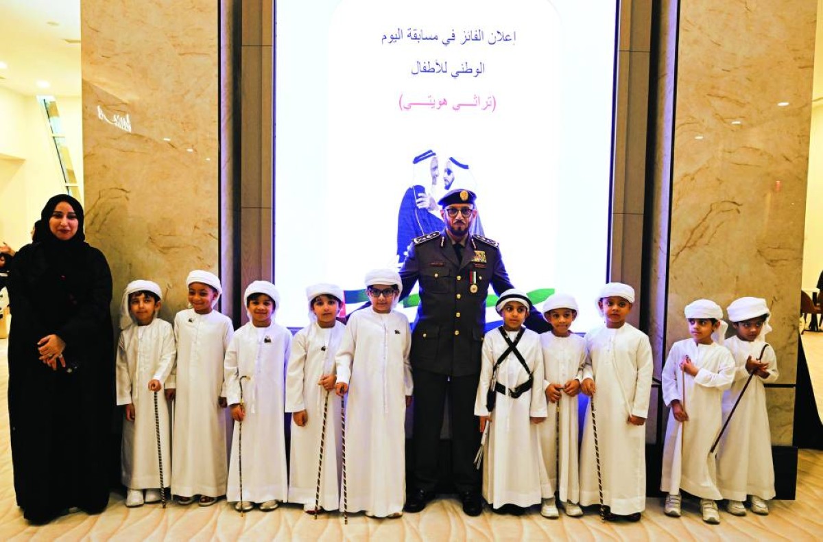 محمد المري يشارك الأطفال الفرحة بعيد الاتحاد