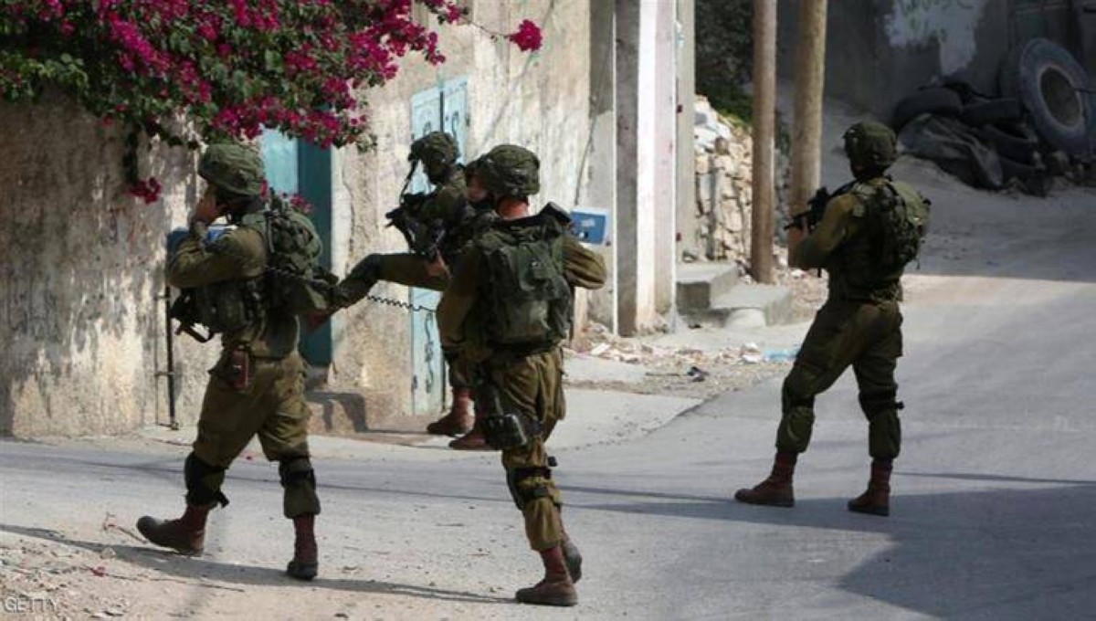 مستوطنون يهاجمون بلدتين فلسطينيتين بالضفة