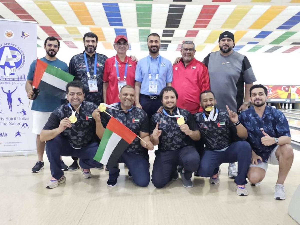 أبطالنا يرفعون علم الإمارات احتفالاً بالإنجاز