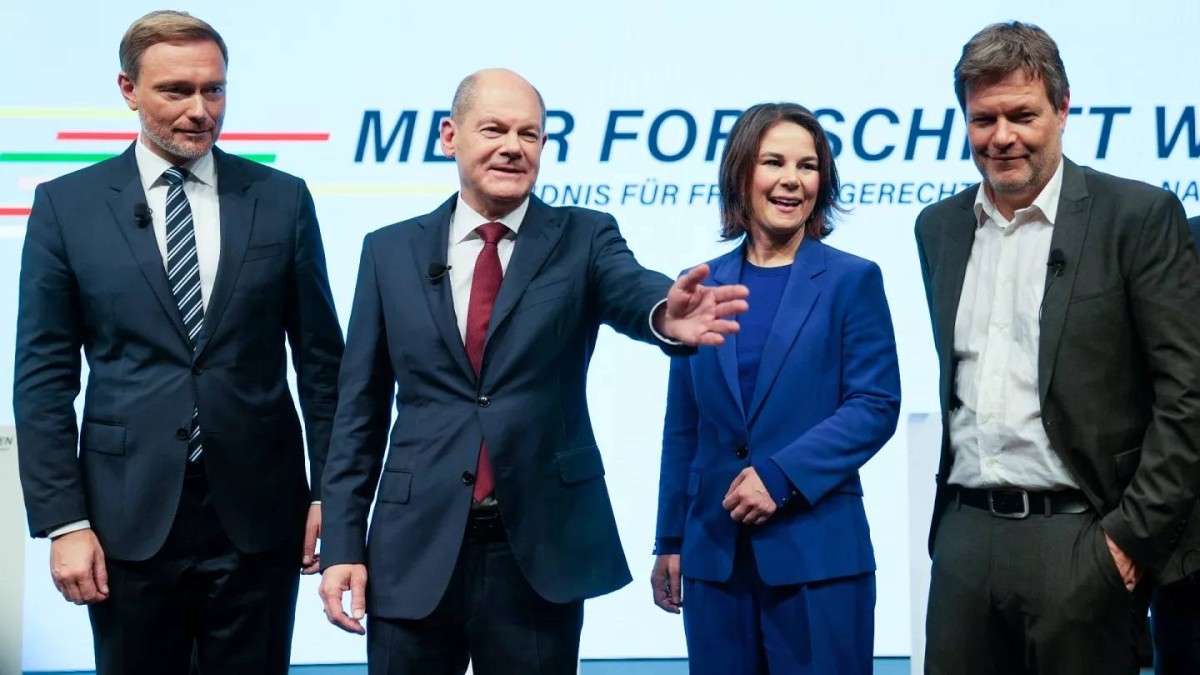 2021 تشكيل الحكومة الائتلافية الجديدة في ألمانيا بقيادة المستشار أولاف شولتس.