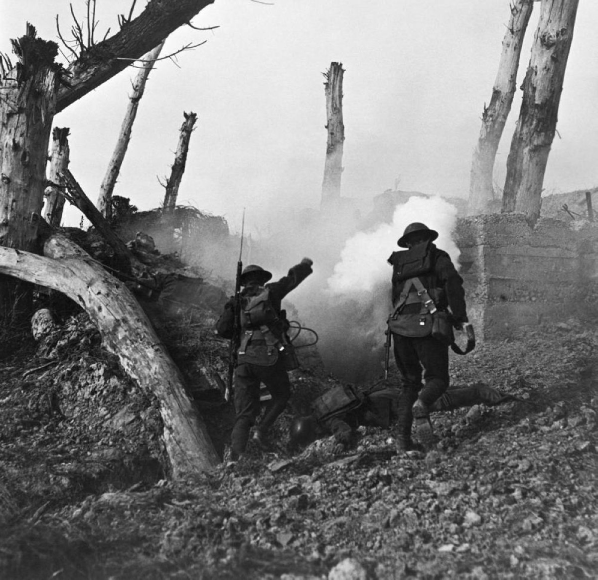 1941 الولايات المتحدة تدخل الحرب العالمية الثانية إلى جانب قوات الحلفاء.