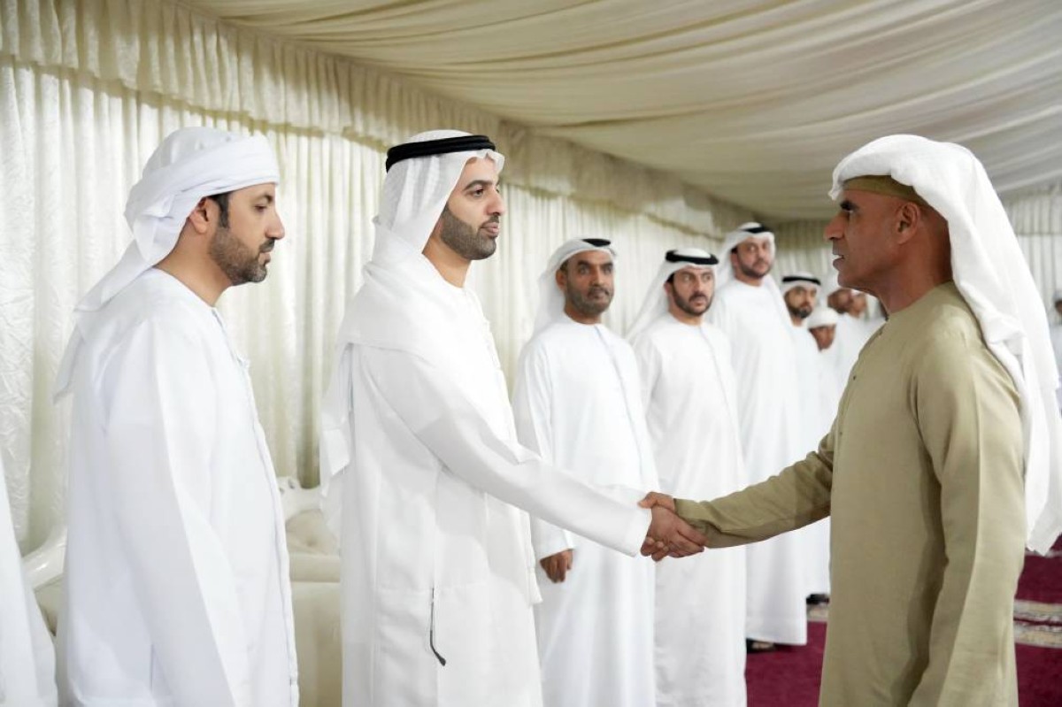 محمد بن سعود خلال تقديم واجب العزاء