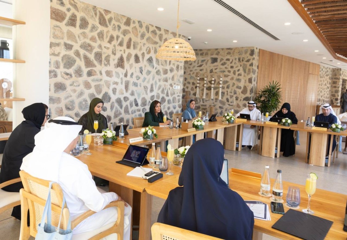 بدور القاسمي خلال الاجتماع بحضور لبنى القاسمي وفاهم القاسمي وشمّا بنت سلطان آل نهيان ونورة الكعبي