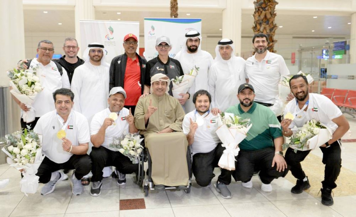 أبطال منتخب الإمارات لدى الوصول