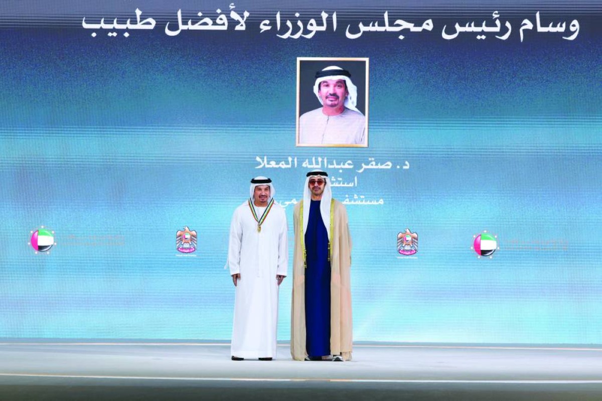 عبدالله بن زايد خلال تكريم صقر المعلا