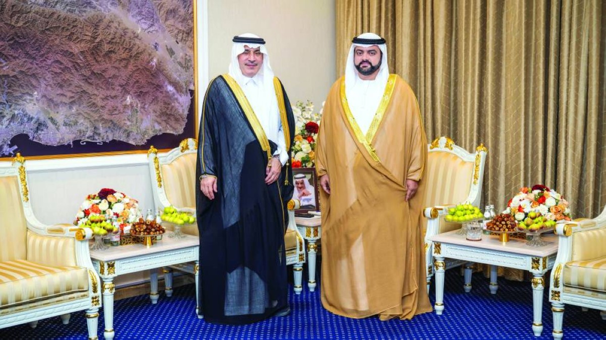 محمد الشرقي خلال لقائه سلطان العنقري