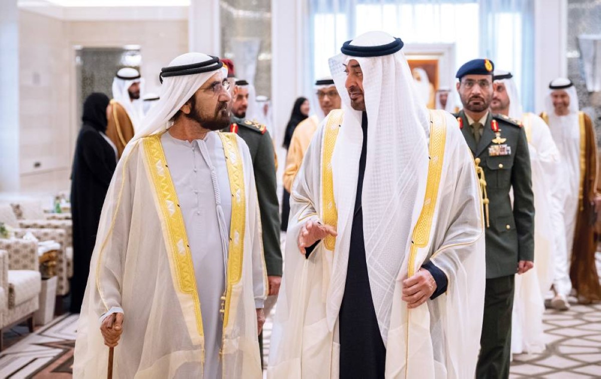  محمد بن زايد ومحمد بن راشد خلال مراسم أداء اليمين بحضور منصور بن زايد ومكتوم بن محمد وسيف بن زايد ومحمد الحسيني 