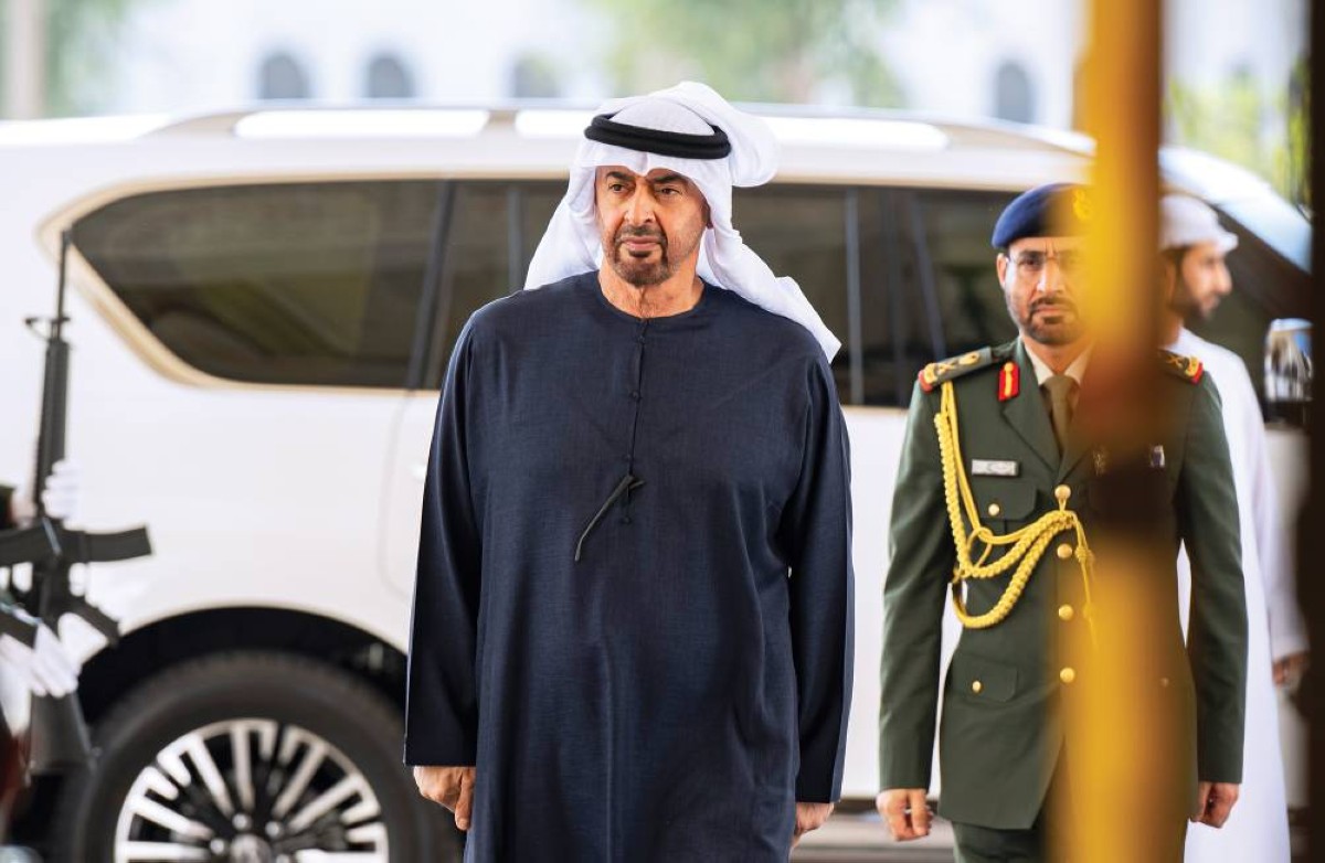  رئيس الدولة خلال حضور المراسم 