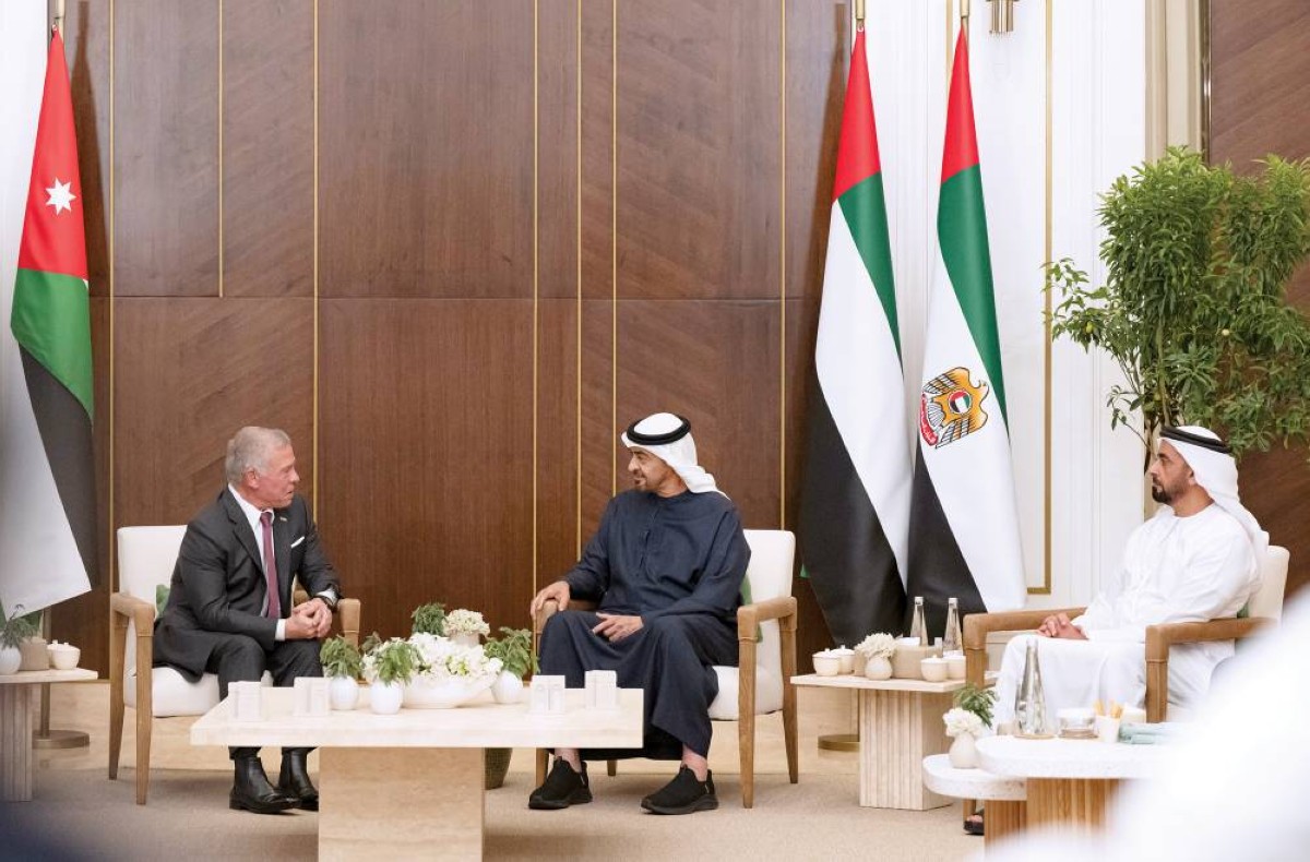  محمد بن زايد وعبدالله الثاني خلال اللقاء بحضور سيف بن زايد 