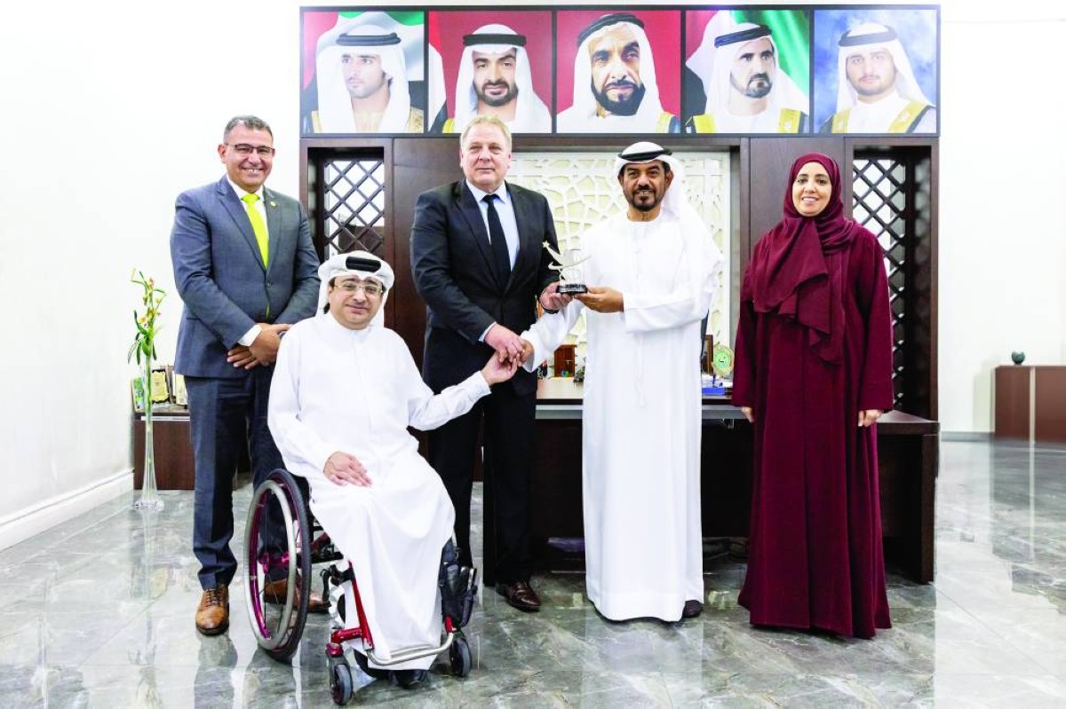 ثاني بالرقاد وماجد العصيمي مع هانز روثموند خلال الزيارة