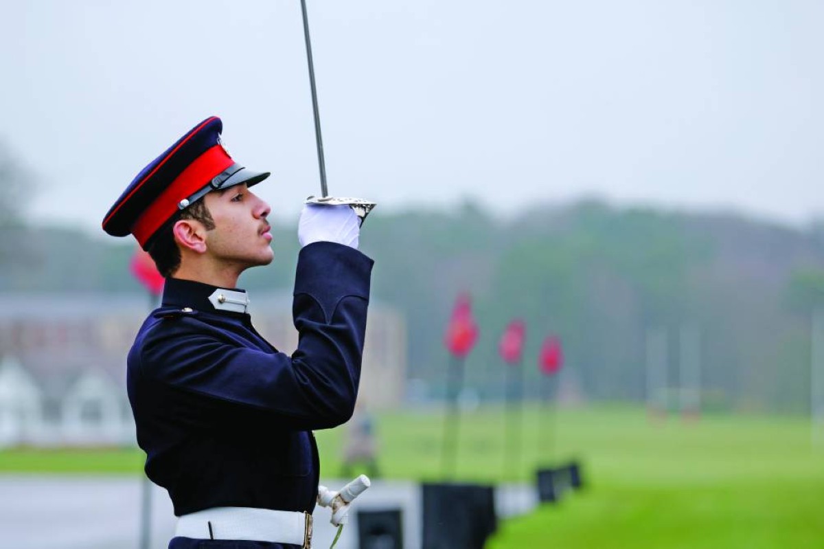  محمد بن راشد بن محمد خلال العرض العسكري 