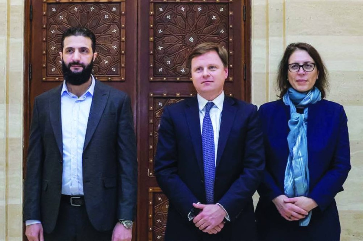 أحمد الشرع خلال لقاء مبعوثين غربيين في دمشق