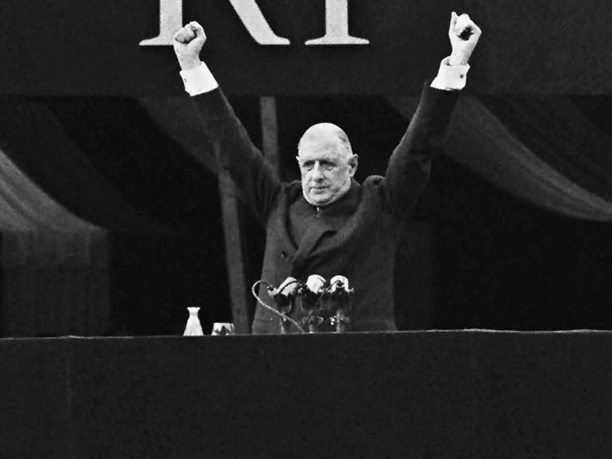 1958 انتخاب شارل ديغول رئيساً لفرنسا، ليصبح أول رئيس في الجمهورية الخامسة.
