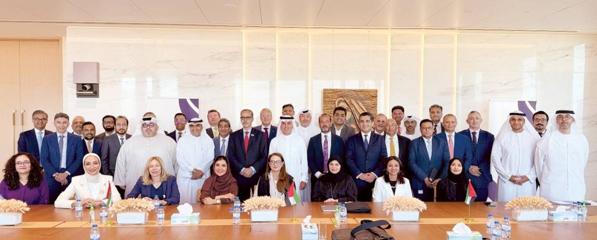 عبدالعزيز الغرير يتوسط المكرّمين