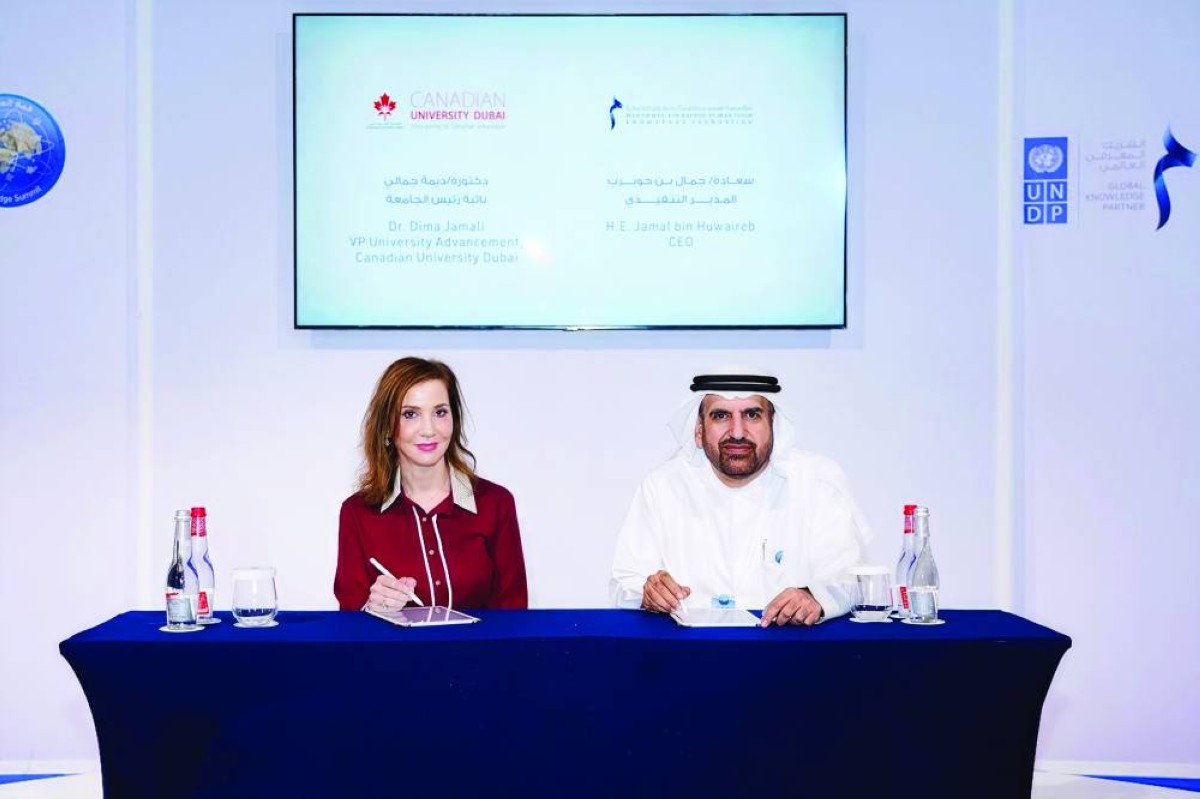 جمال بن حويرب وديمة جمالي خلال توقيع الاتفاقية
