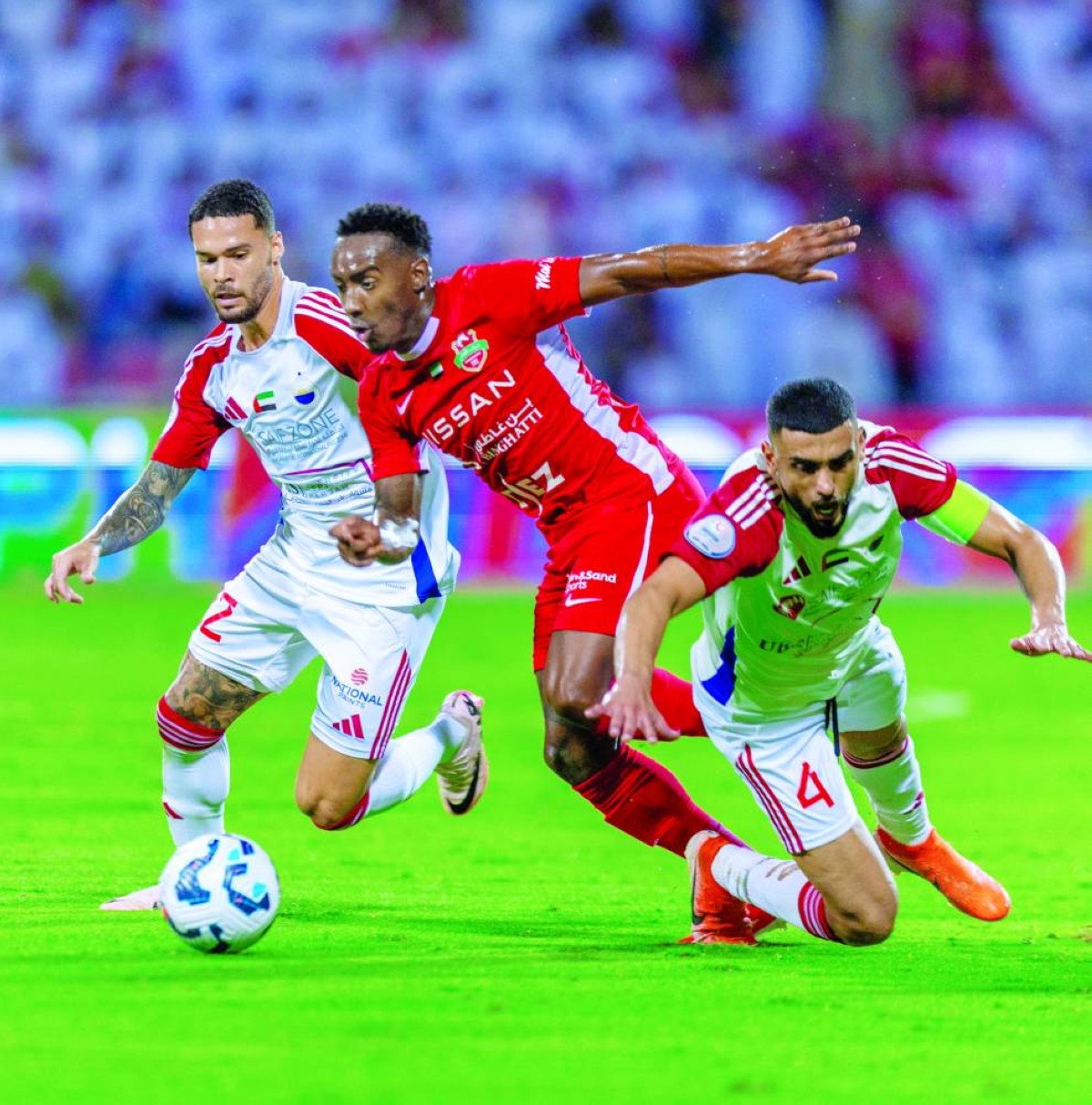 صراع قوي بين الشارقة وشباب الأهلي على قمة الدوري | البيان