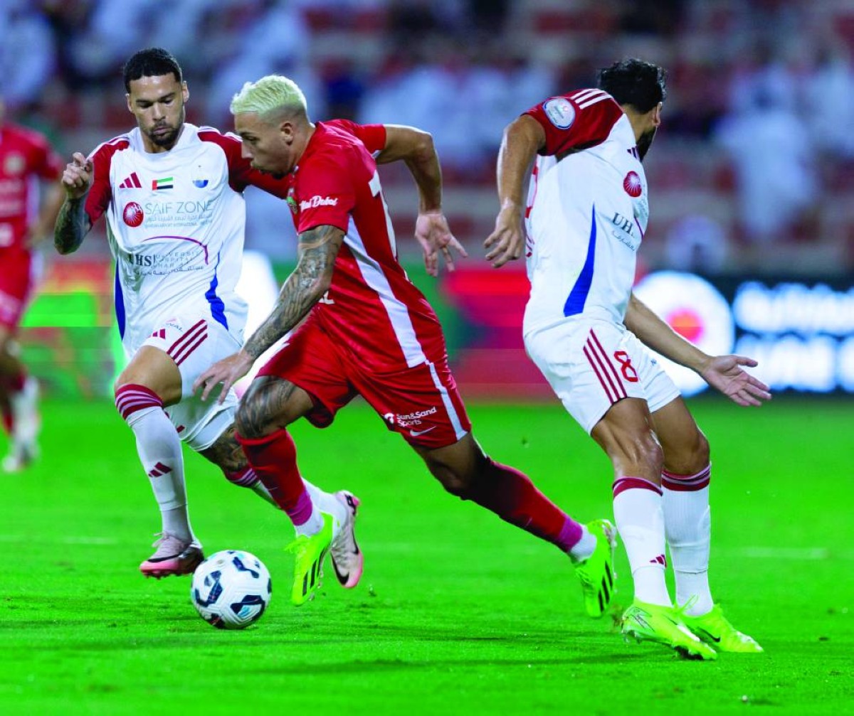 صراع قوي بين الشارقة وشباب الأهلي على قمة الدوري | البيان