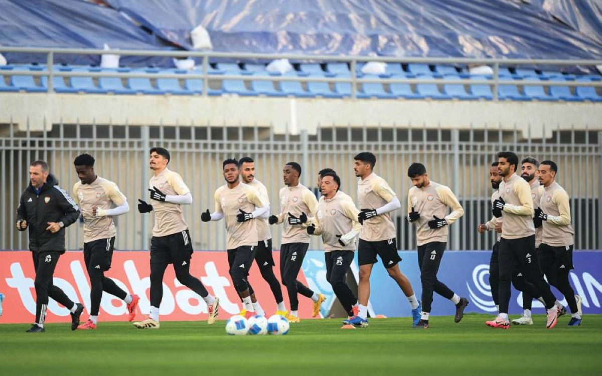 «الأبيض» يواجه الكويت في مباراة الحسم باستاد جابر الأحمد