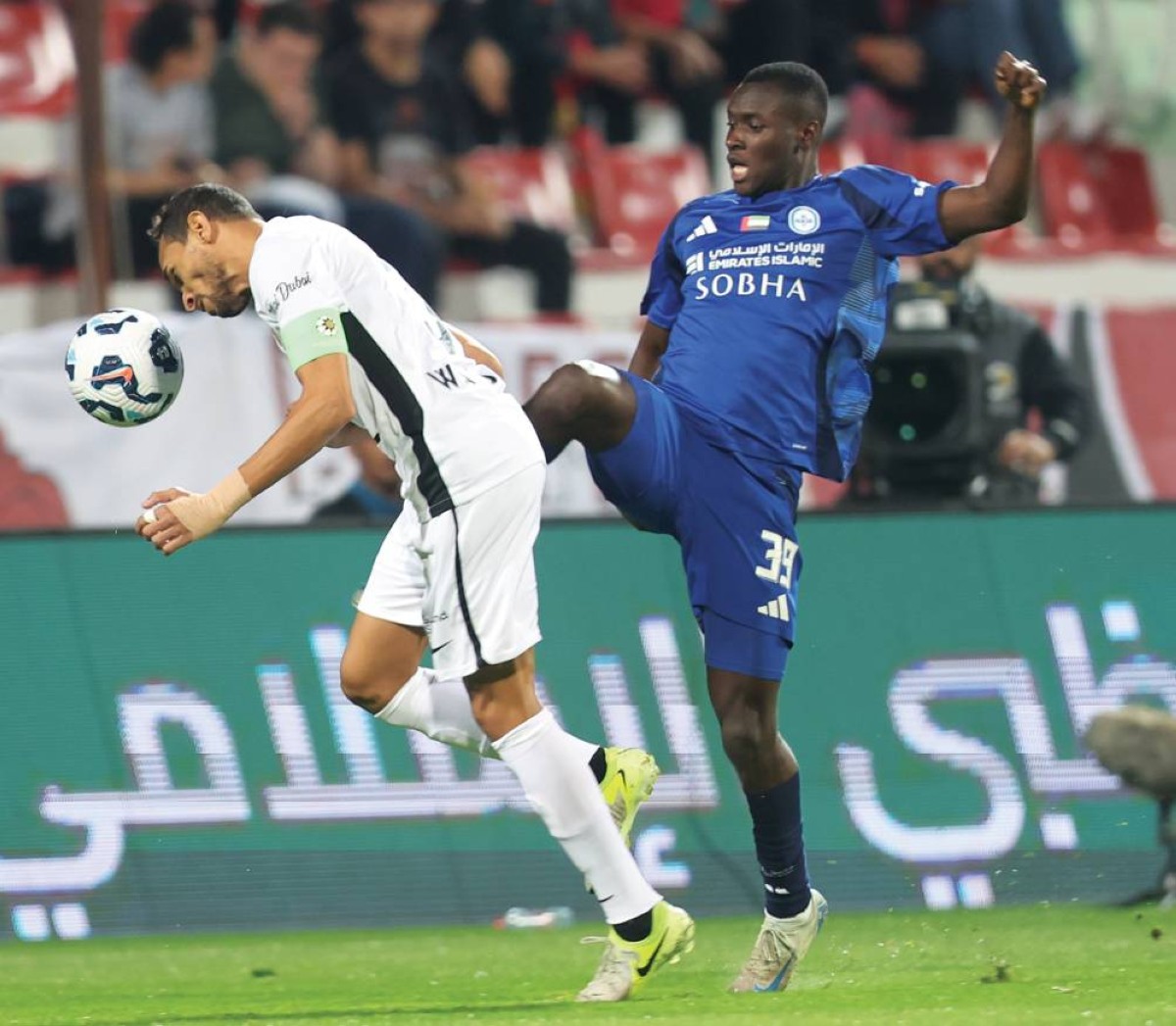 جانب من مباراة شباب الأهلي والنصر