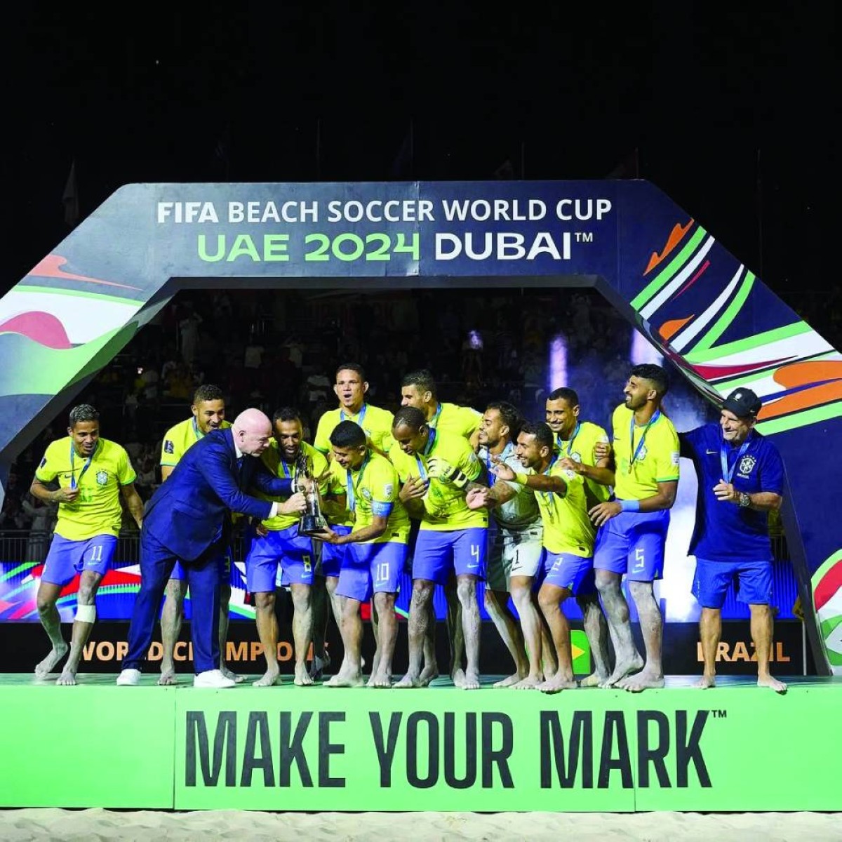 إنفانتينو يتوج البرازيل بمونديال الشاطئية | البيان