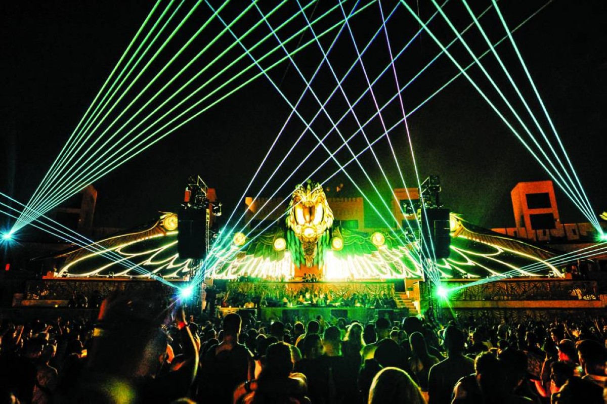 عروض حية للوست فريكوينسيز وإيجنتس أوف تايم