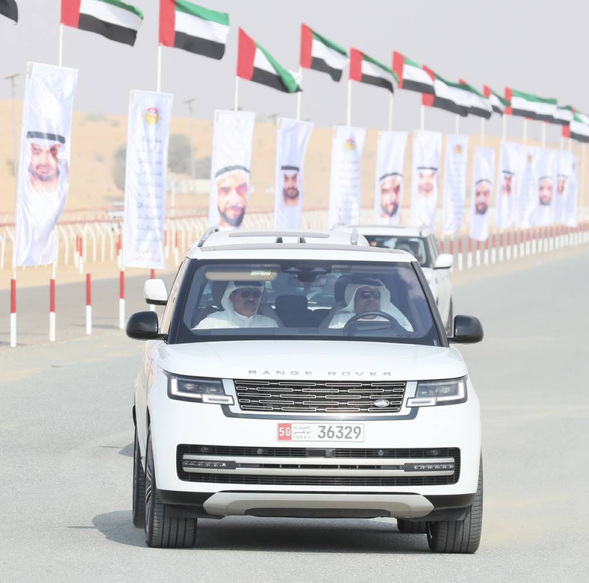 سلطان بن حمدان لدى حضوره المهرجان 