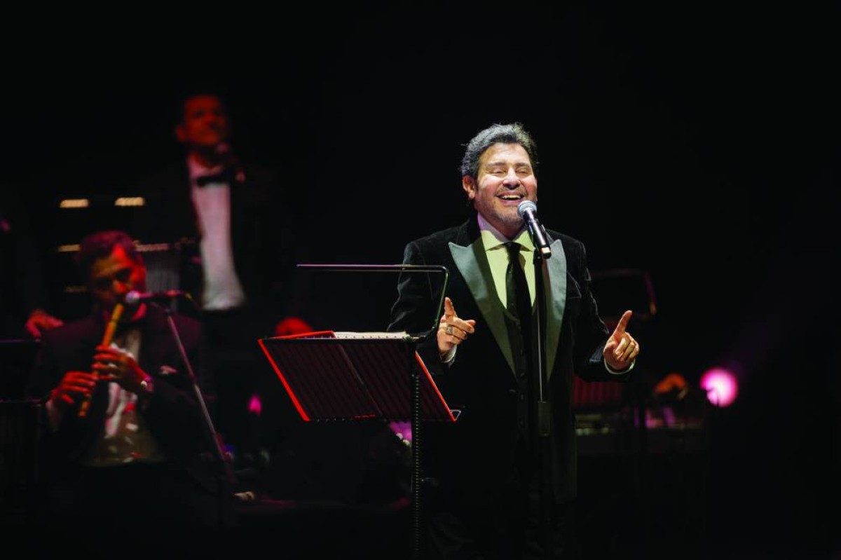 هاني شاكر خلال حفله في «دبي أوبرا»