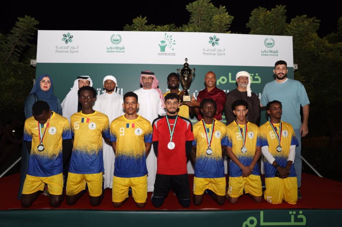 جانب من مراسم تتويج الفريق الفائز باللقب