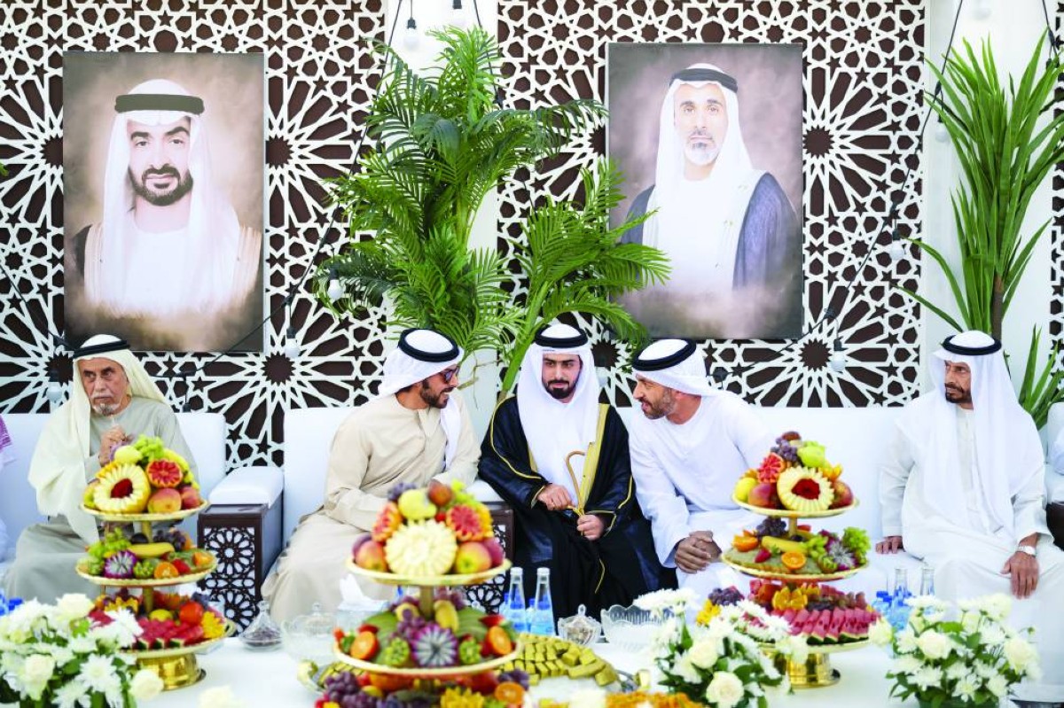 خليفة بن طحنون خلال حضوره حفل الاستقبال