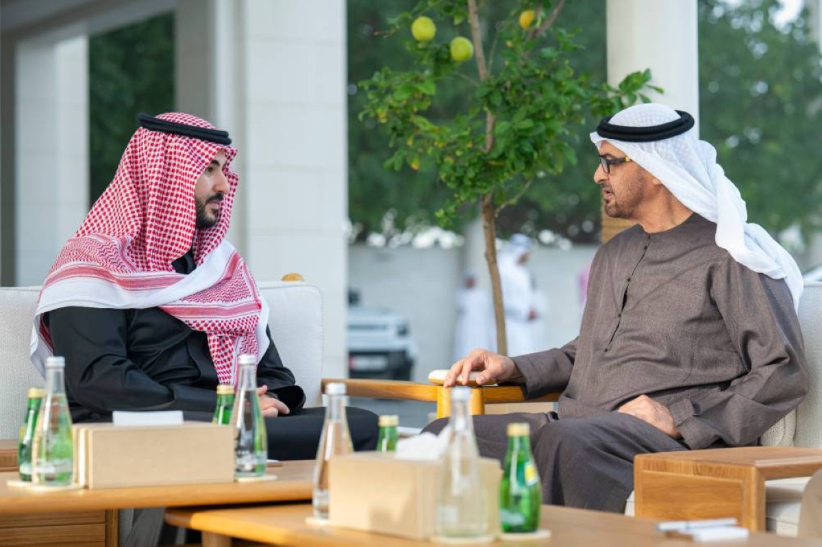 رئيس الدولة خلال لقائه وزير الدفاع السعودي