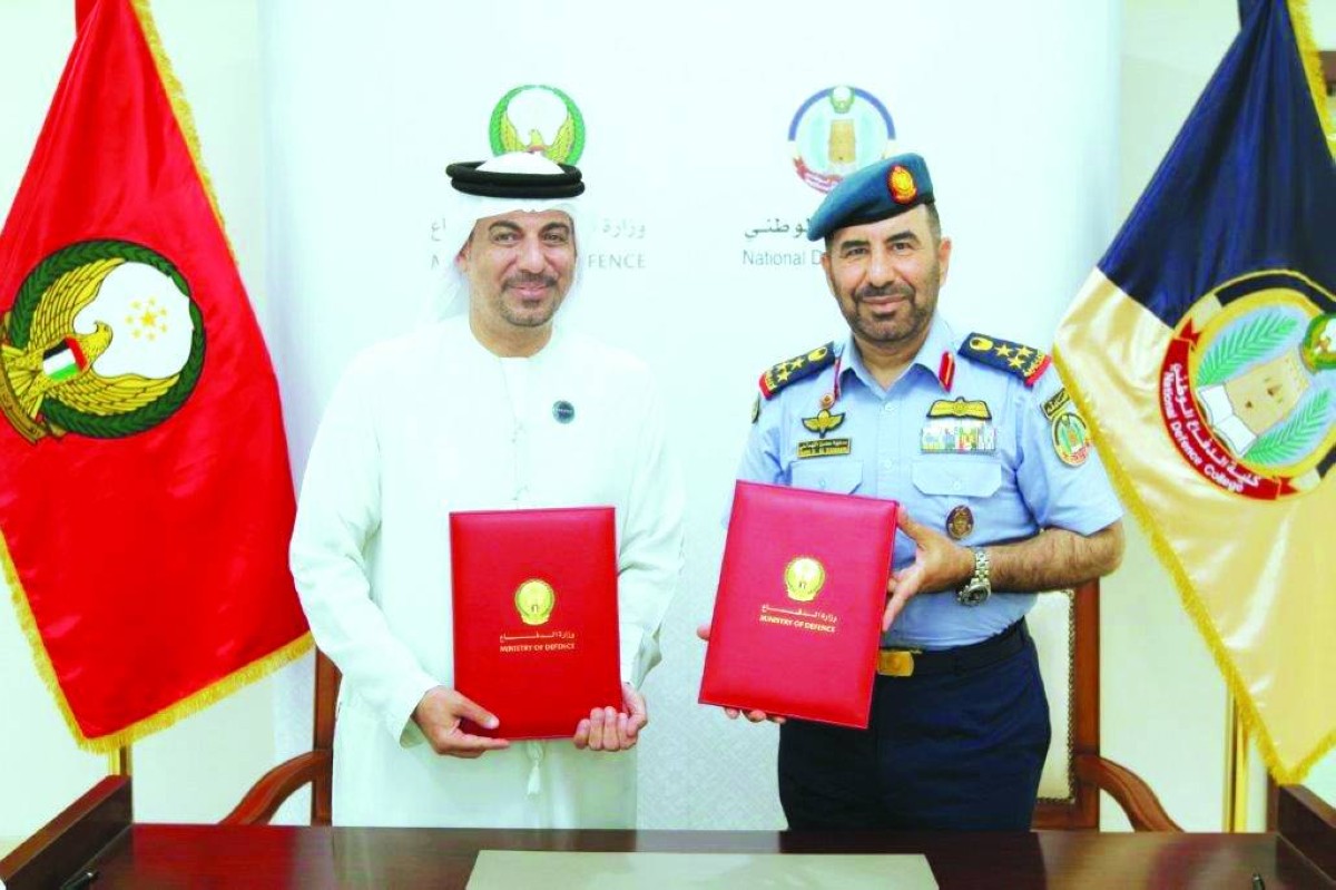 سعيد اليماحي ومحمد العلي عقب التوقيع