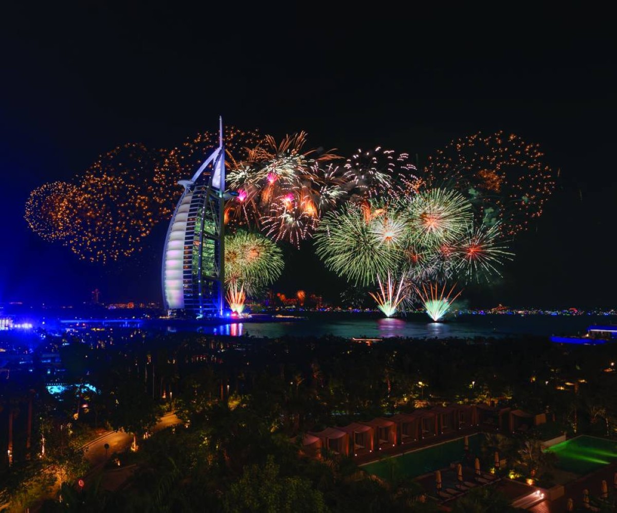 
احتفالات استقبال العام الميلادي الجديد زينت معالم دبي 