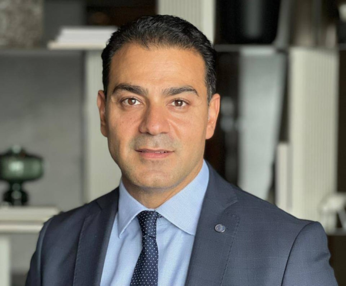 أيمن عاشور