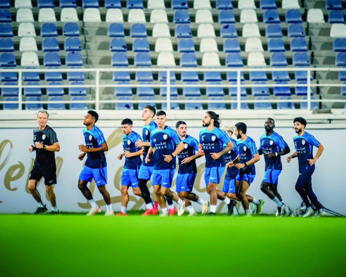 «الزعيم».. العين على بطولتين