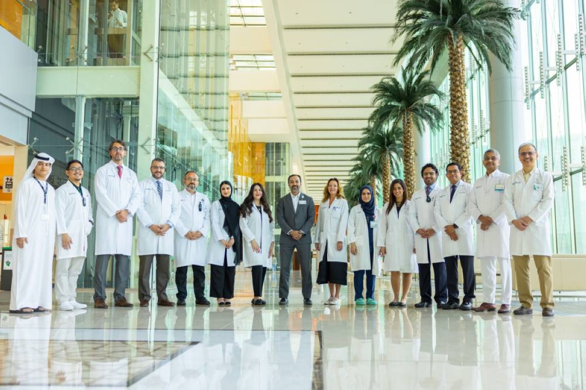 عثمان أحمد والفريق البحثي الفائز بجائزة الابتكار في القطاع الصحي  