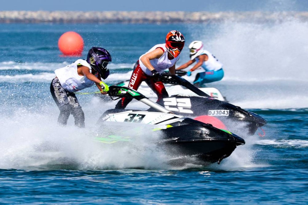 نخبة الأبطال يشاركون في السباق