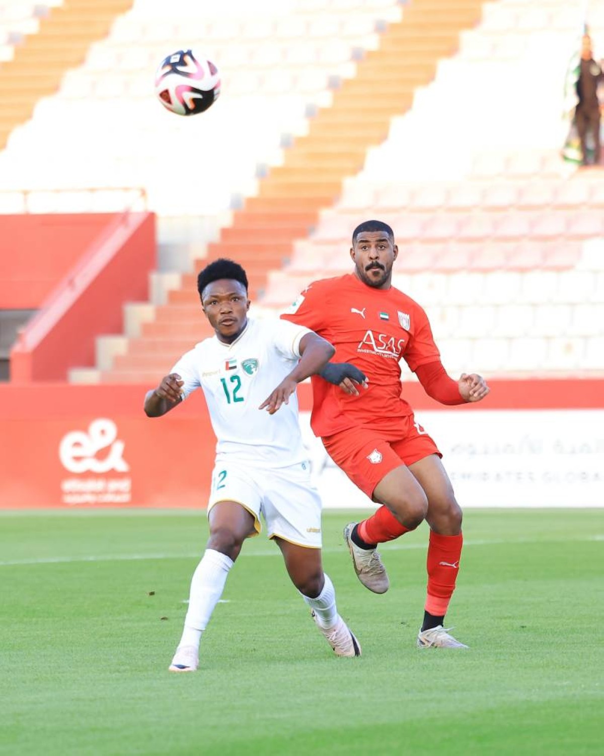 الحمرية يفرض التعادل أمام العربي المتصدر في الهواة والفجيرة يصطاد الصقور