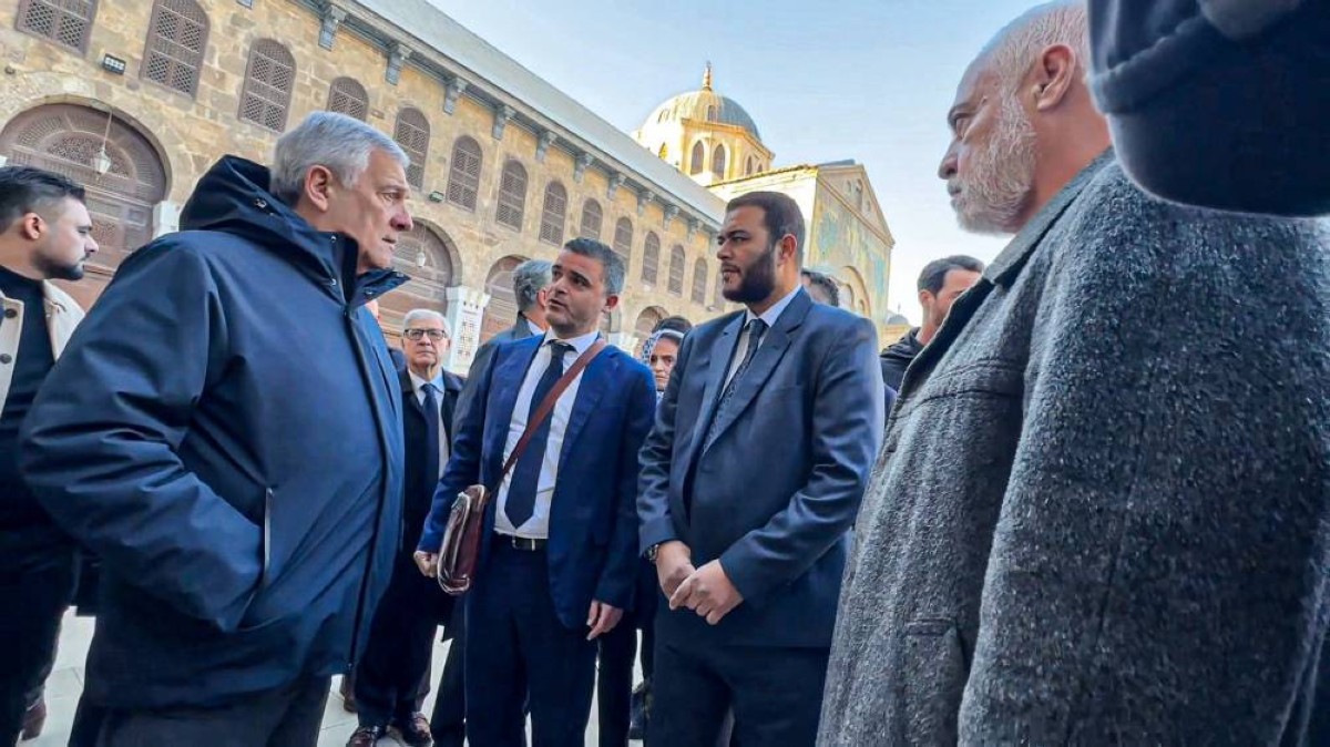 وزير الخارجية الإيطالي خلال زيارته المسجد الأموي في دمشق