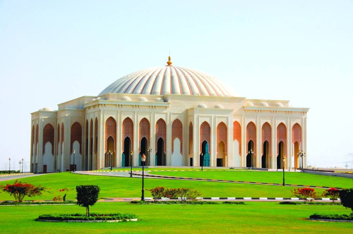 الساحة المقابلة لقاعة المدينة الجامعية تستضيف الحدث