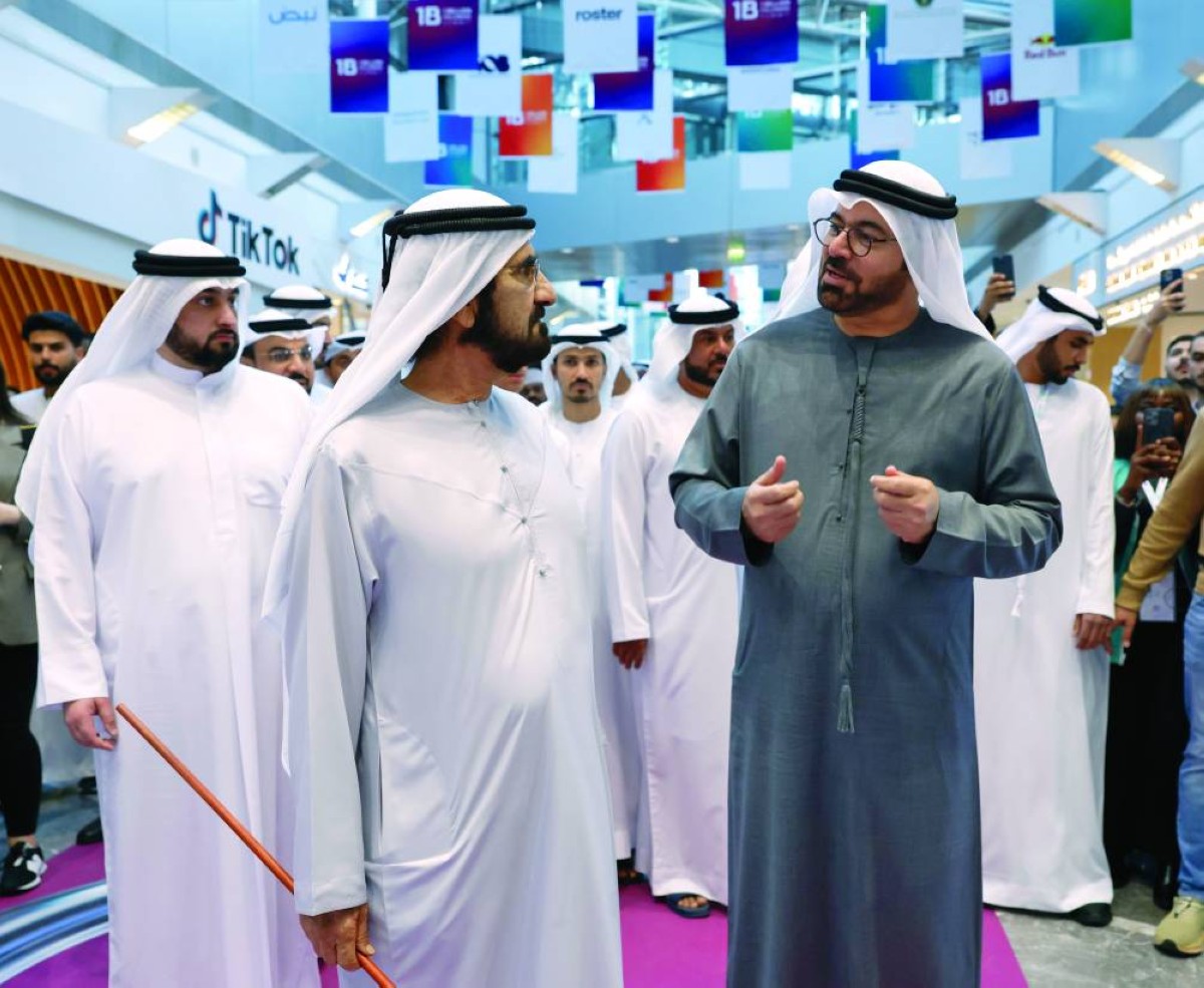      محمد بن راشد يشهد جانباً من فعاليات قمة المليار متابع بحضور أحمد بن محمد ومحمد القرقاوي وسعيد العطر 