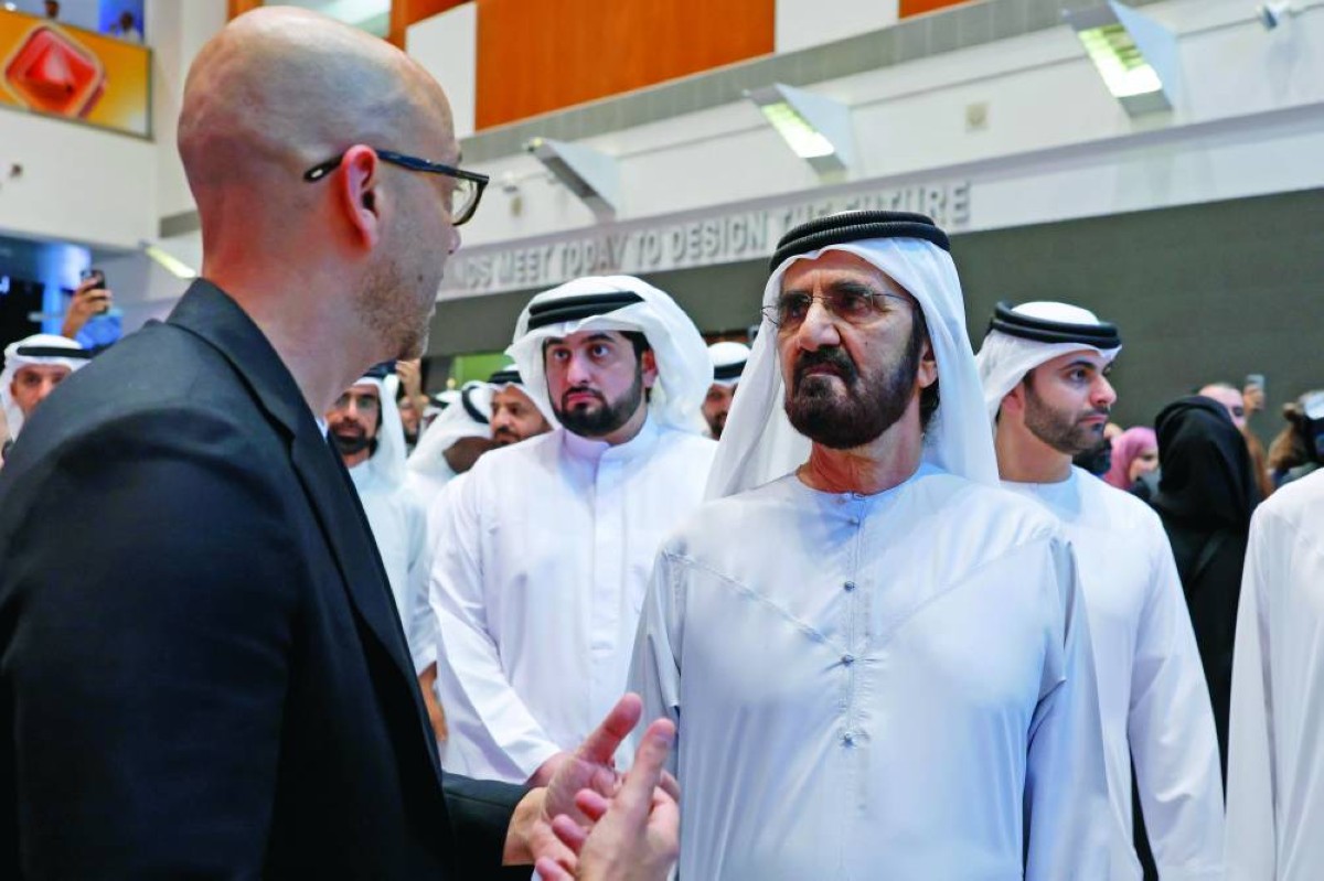 الشيخ محمد بن راشد يشهد جانباً من فعاليات قمة المليار متابع، تصوير خليفة اليوسف