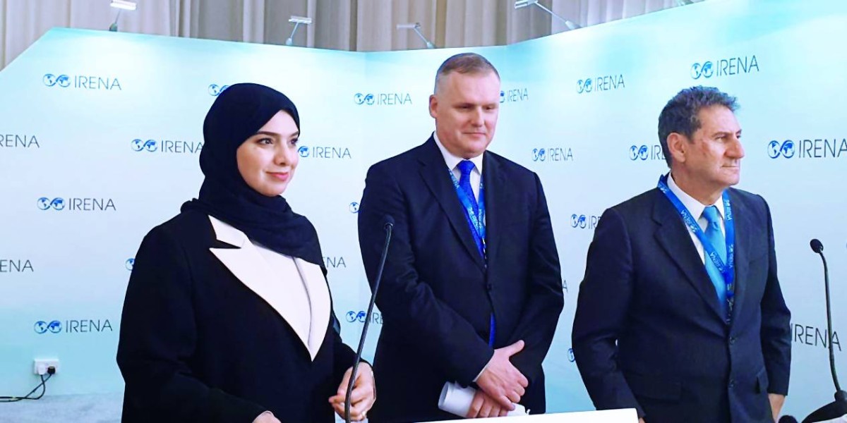 آمنة الضحاك وبويان كومير وفرانشيسكو لا كاميرا خلال المؤتمر الصحفي في ختام اجتماعات اليوم الأول 