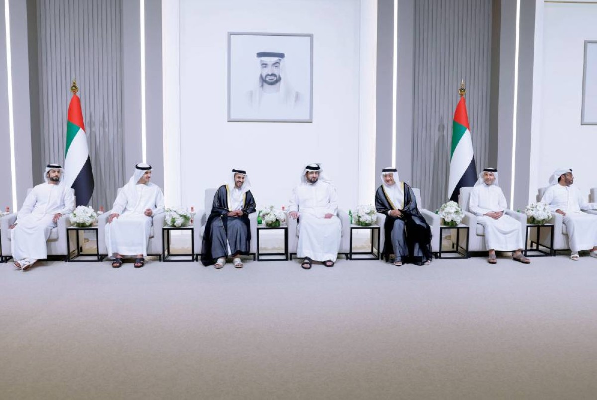 أحمد بن محمد ومحمد بن راشد بن محمد وحميد القطامي والعريس وجانب من الحضور