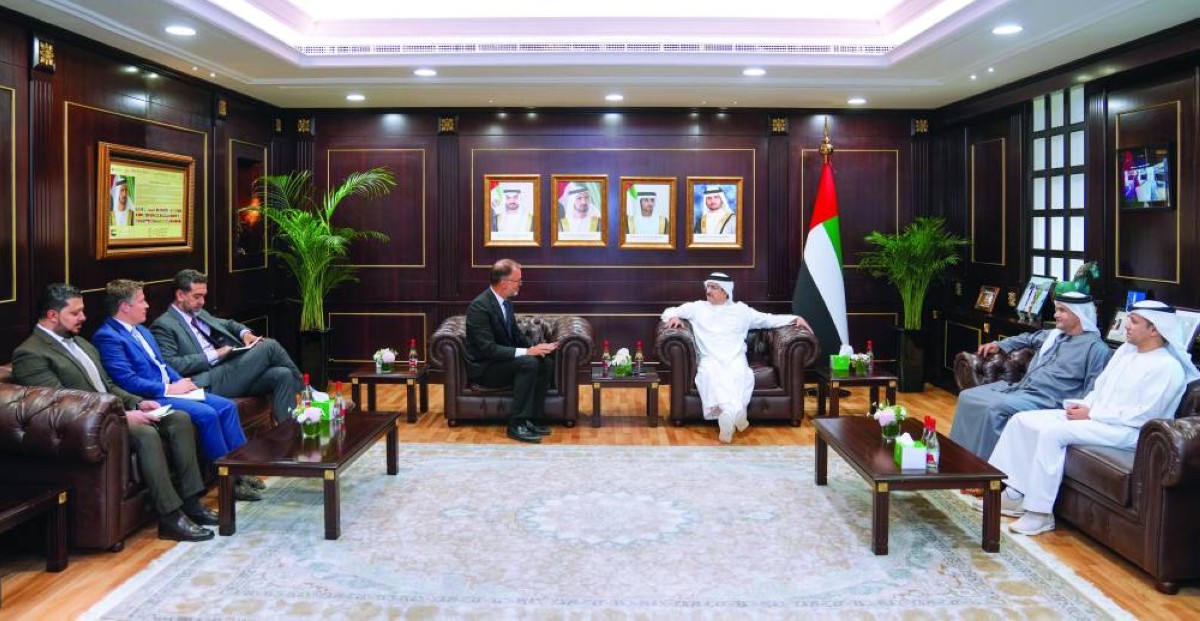 سعيد الطاير خلال استقباله روبرت رينز بحضور وليد بن سلمان ومروان بن حيدر