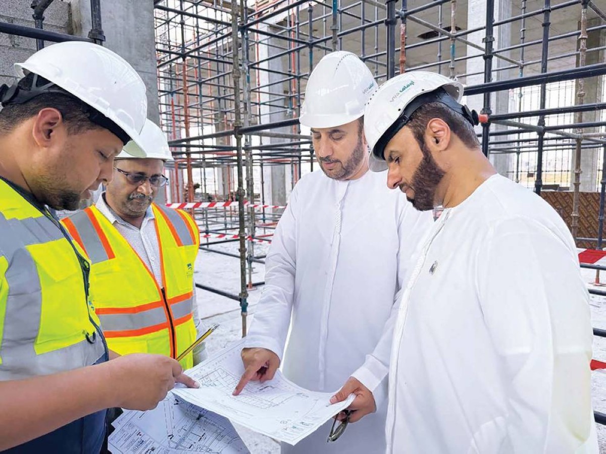 خلال متابعة مخططات ومراحل العمل في المشروع